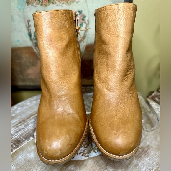 -NFS- EUC Stuart Weitzman “Demigran” Leather Ankle Boots. Pecan color. Size 8.5 - Picture 6 of 11